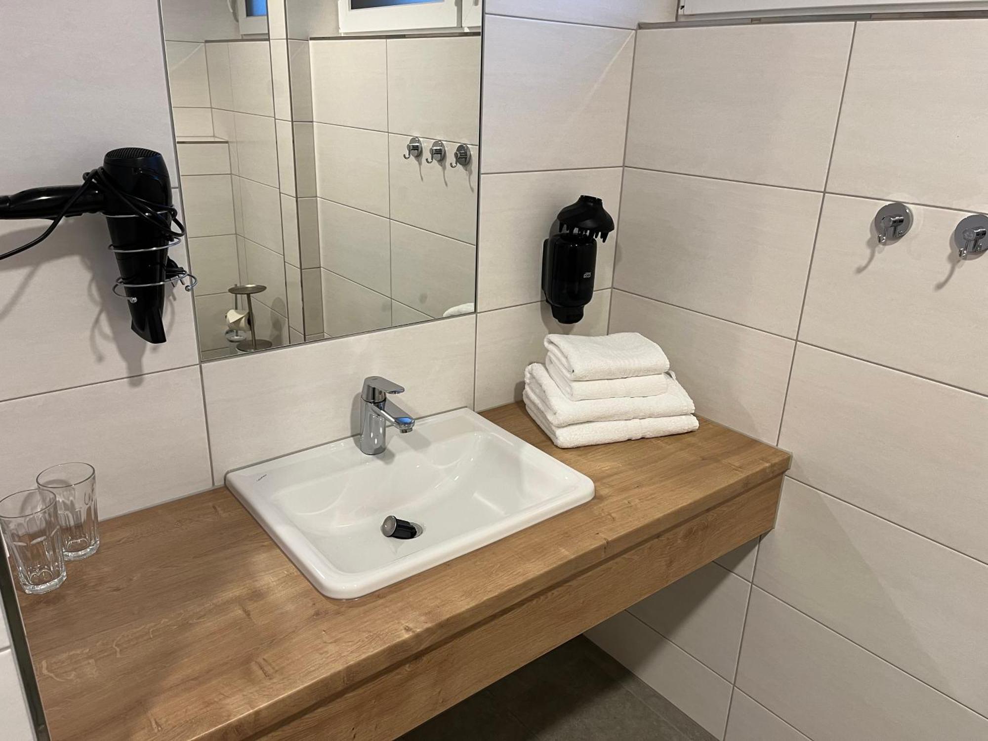 Penker Wirt Zimmer Bank Extérieur photo