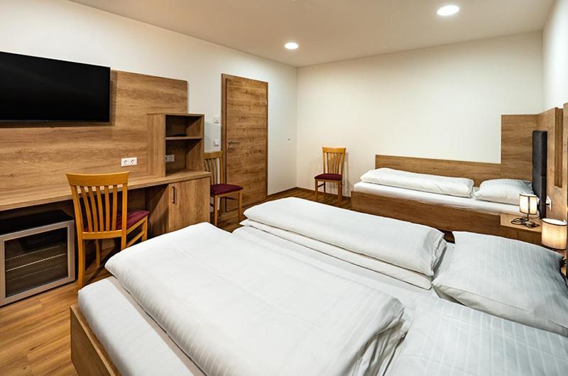 Penker Wirt Zimmer Bank Extérieur photo