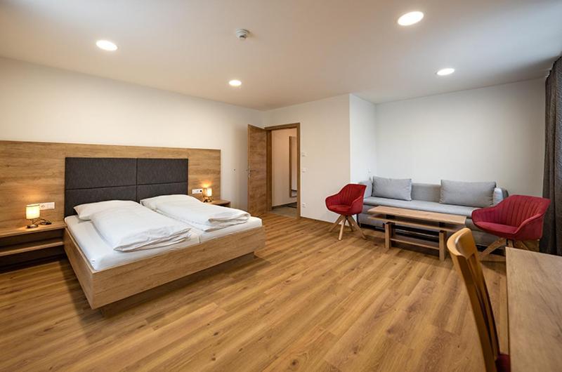 Penker Wirt Zimmer Bank Extérieur photo